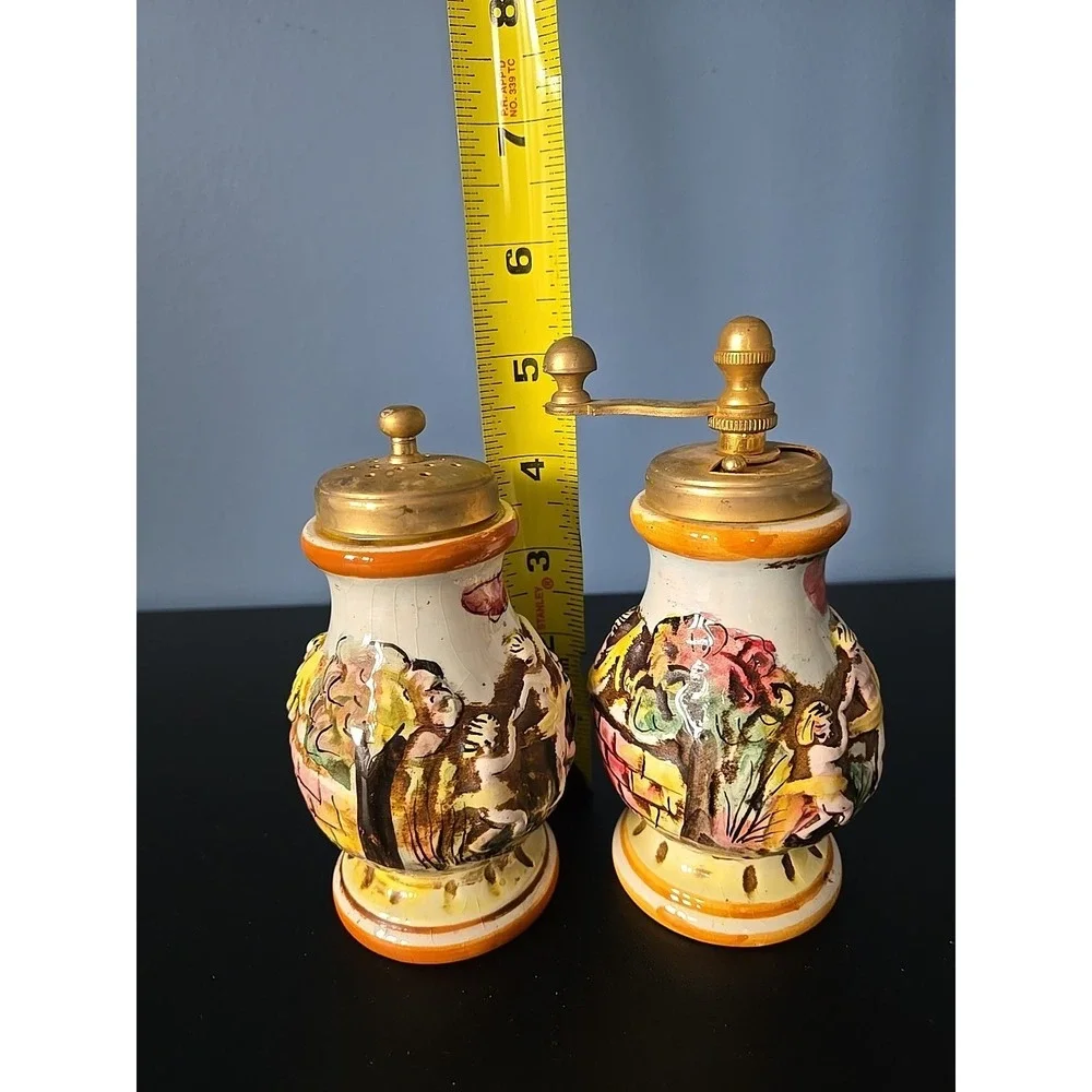 Capodimonte Porcelain Salt Shaker Pepper Mill Cherubs‎ Angels Italy Vintage